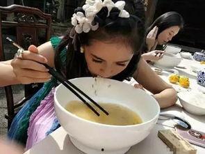 娱乐吃瓜酱碗为什么不碎,揭秘“娱乐吃瓜酱碗不碎”背后的神奇现象